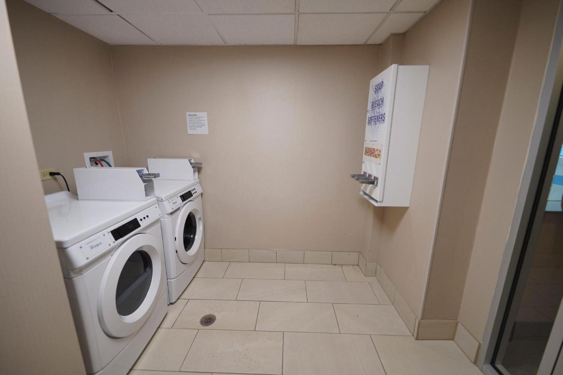 Holiday Inn & Suites Chicago-Carol Stream Wheaton by IHG photo 45