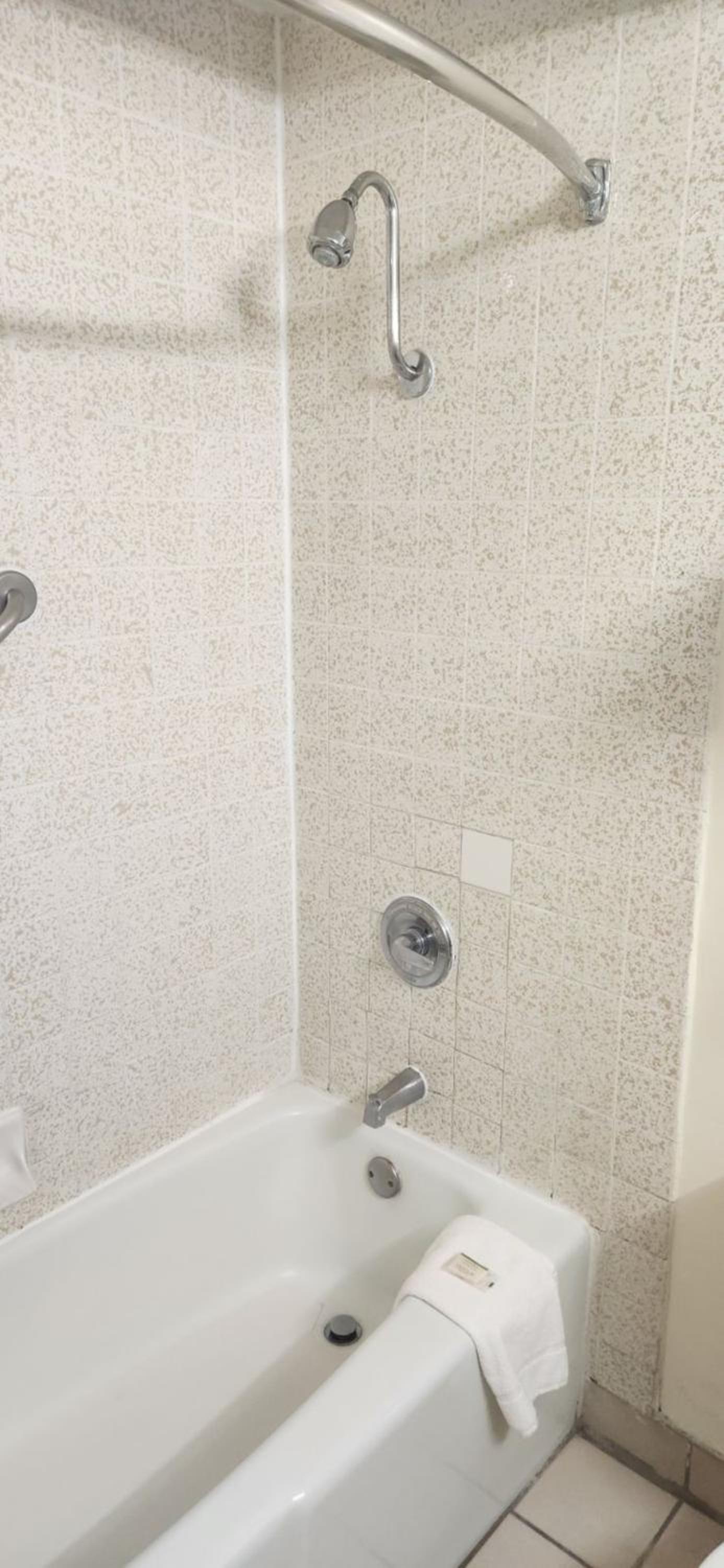 Howard Johnson by Wyndham Fullerton/Anaheim Conference Cntr photo 21