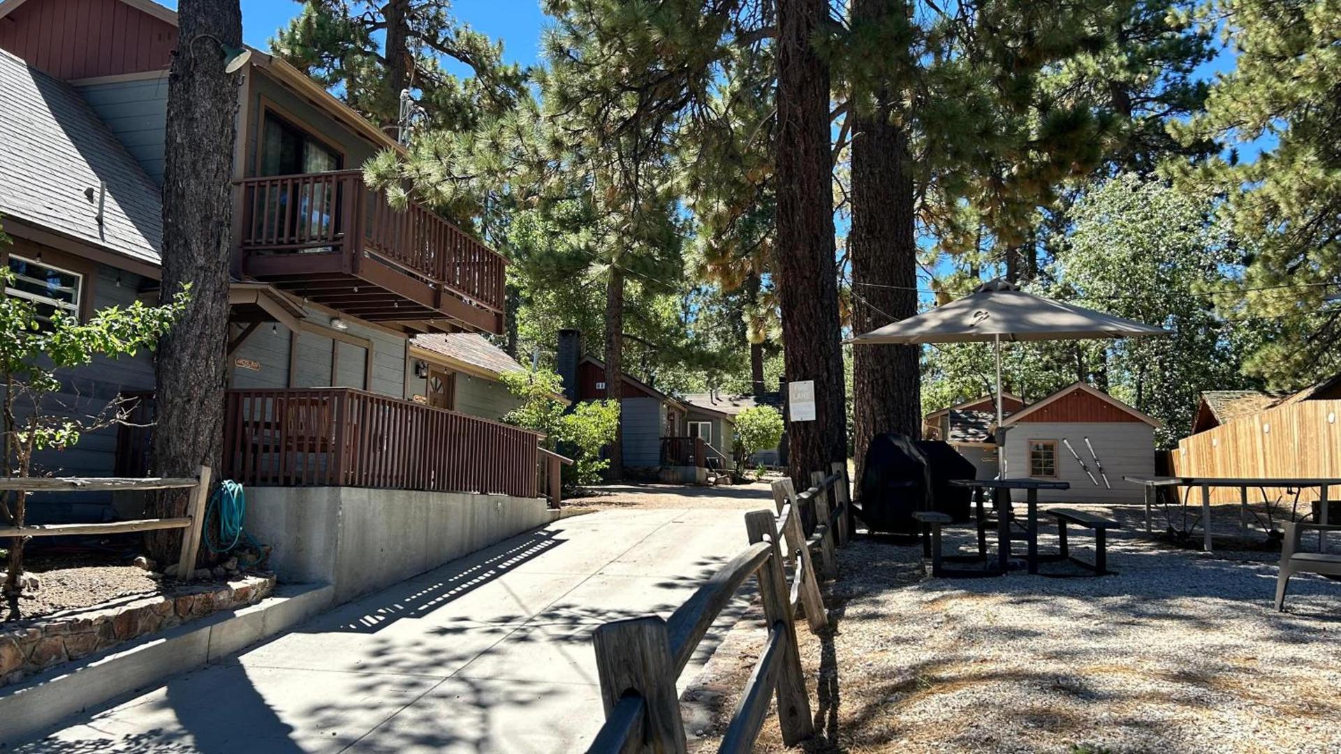 Fox n Bear Cottages Big Bear photo 5