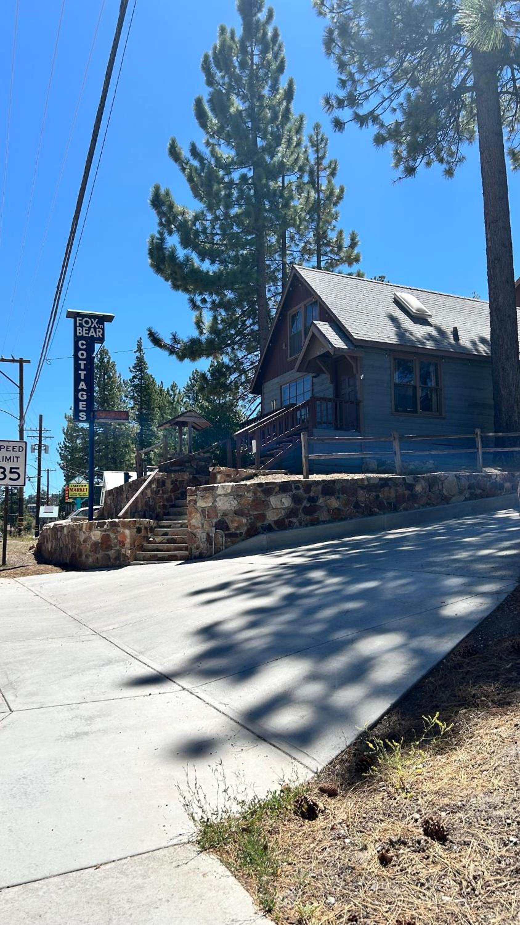 Fox n Bear Cottages Big Bear photo 9