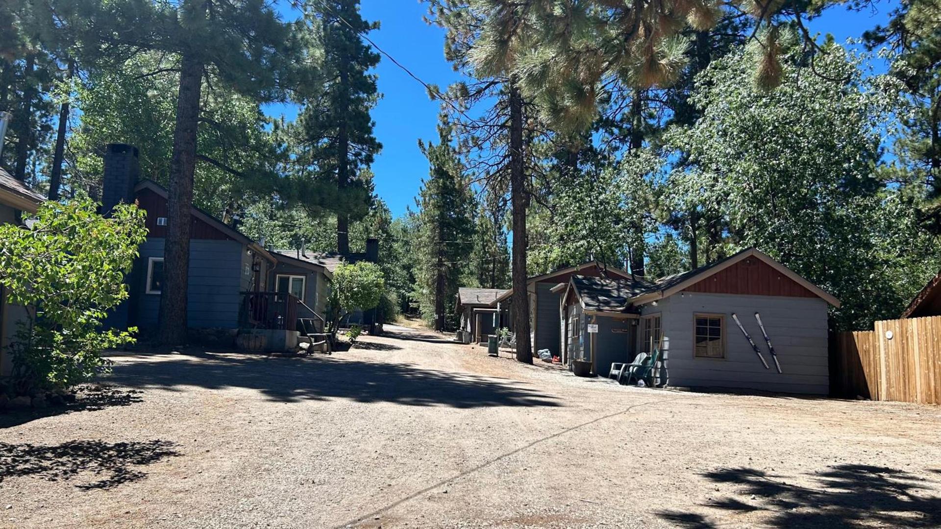 Fox n Bear Cottages Big Bear photo 11
