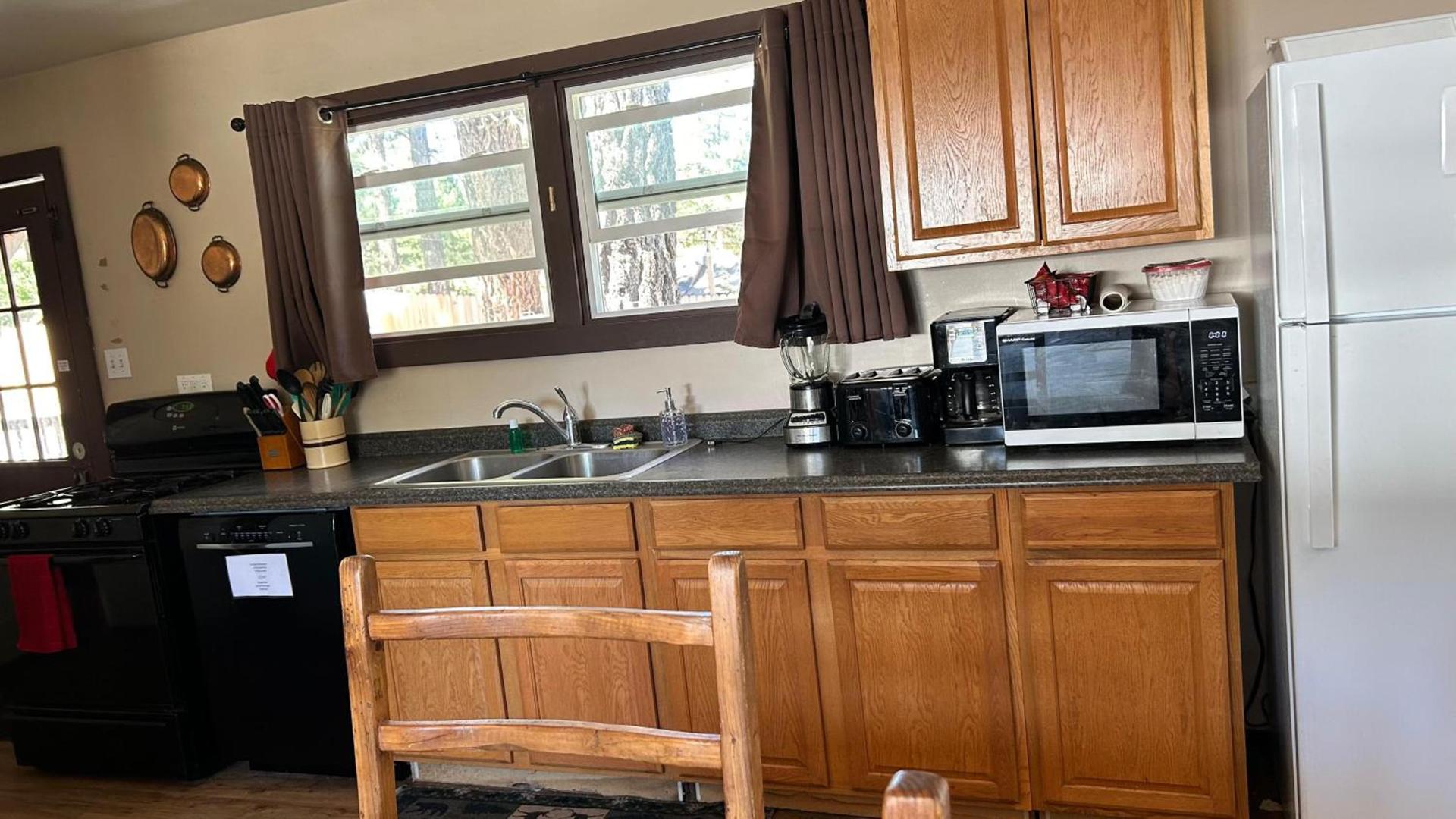 Fox n Bear Cottages Big Bear photo 12