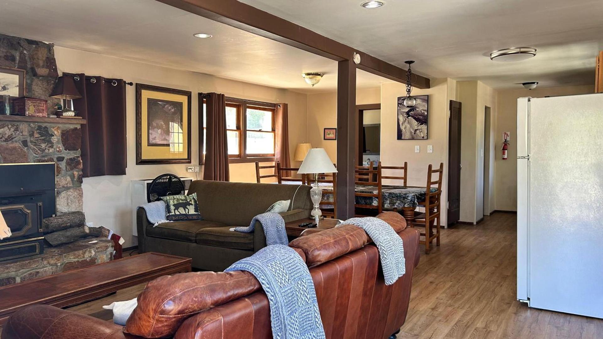Fox n Bear Cottages Big Bear photo 14