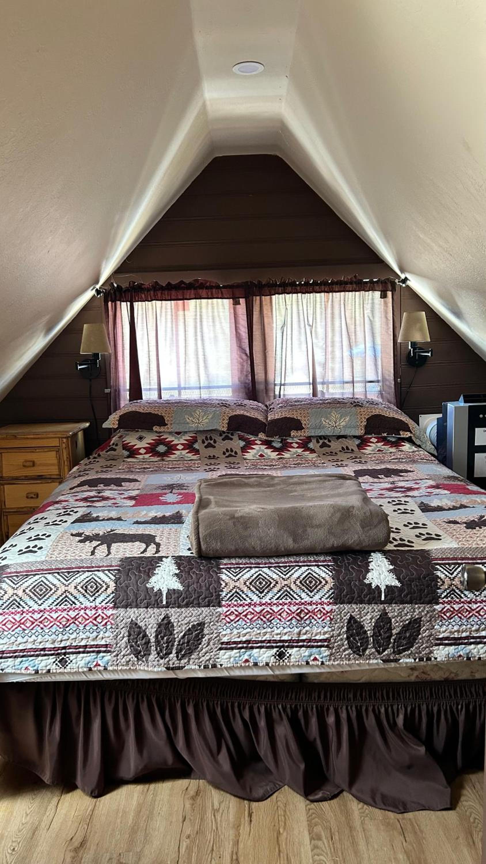 Fox n Bear Cottages Big Bear photo 33