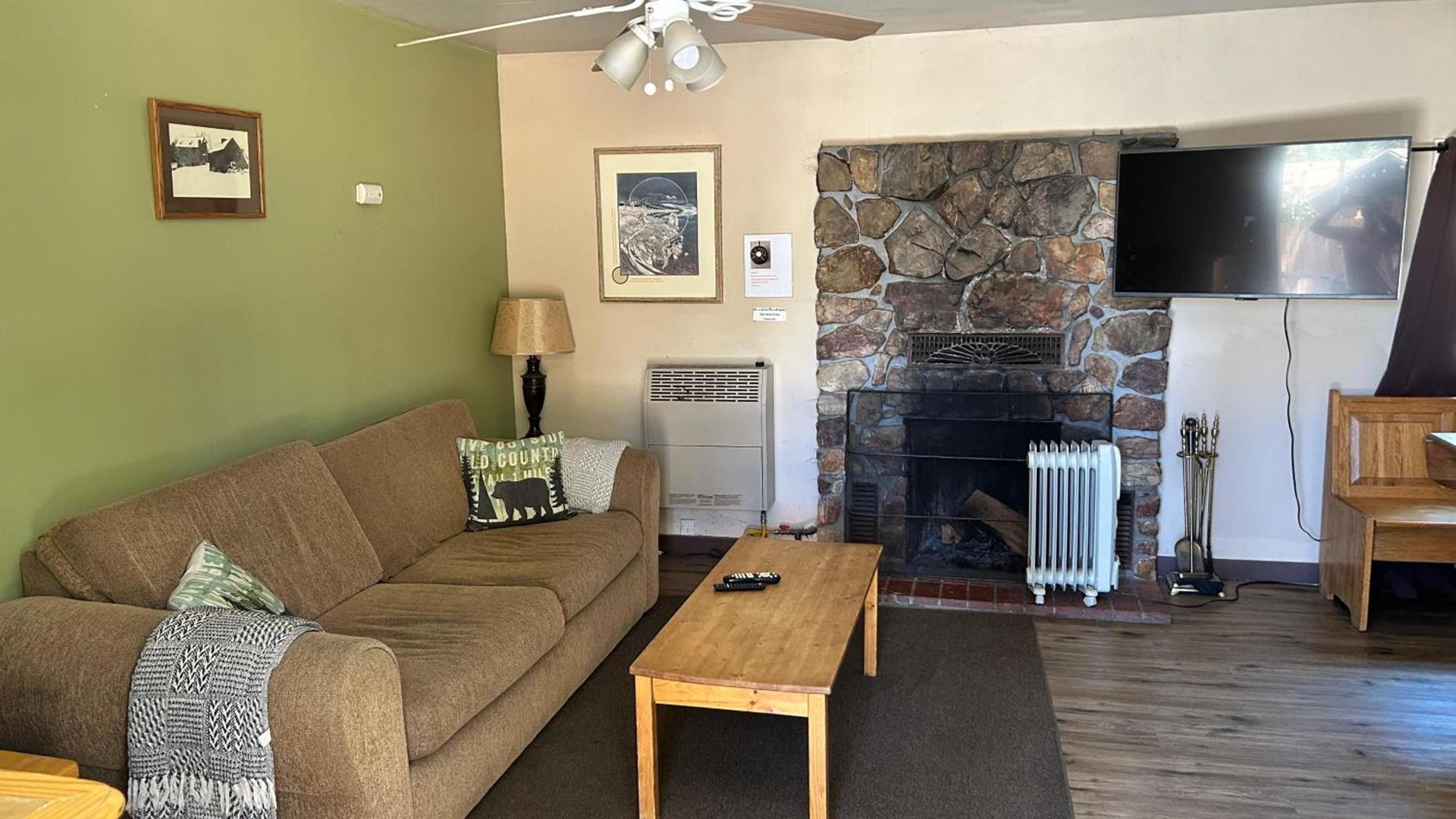 Fox n Bear Cottages Big Bear photo 36