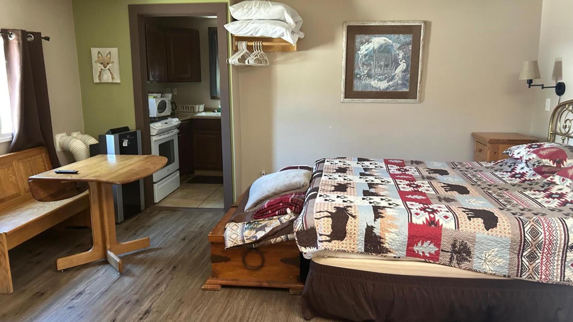 Fox n Bear Cottages Big Bear photo 42