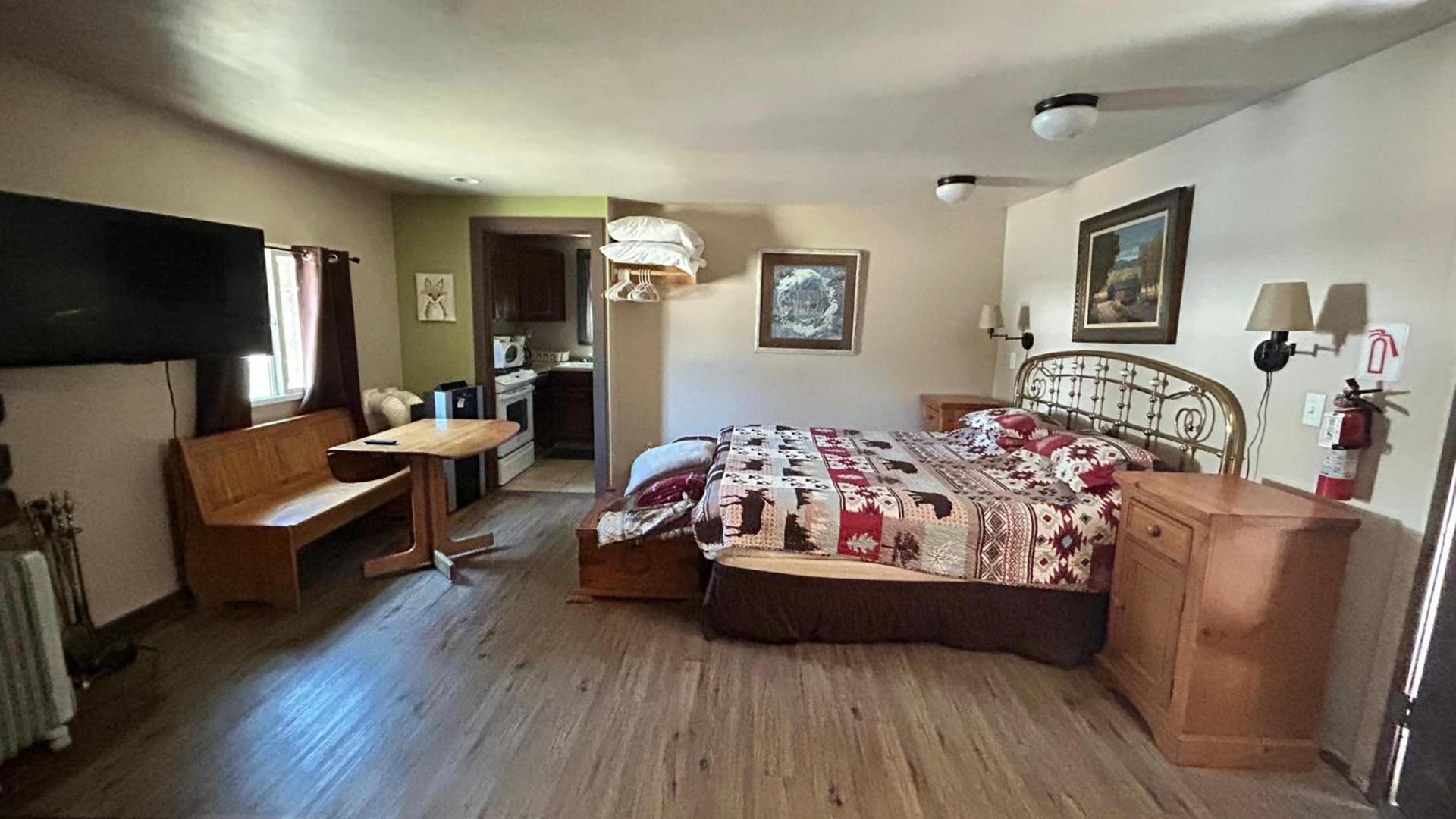 Fox n Bear Cottages Big Bear photo 41