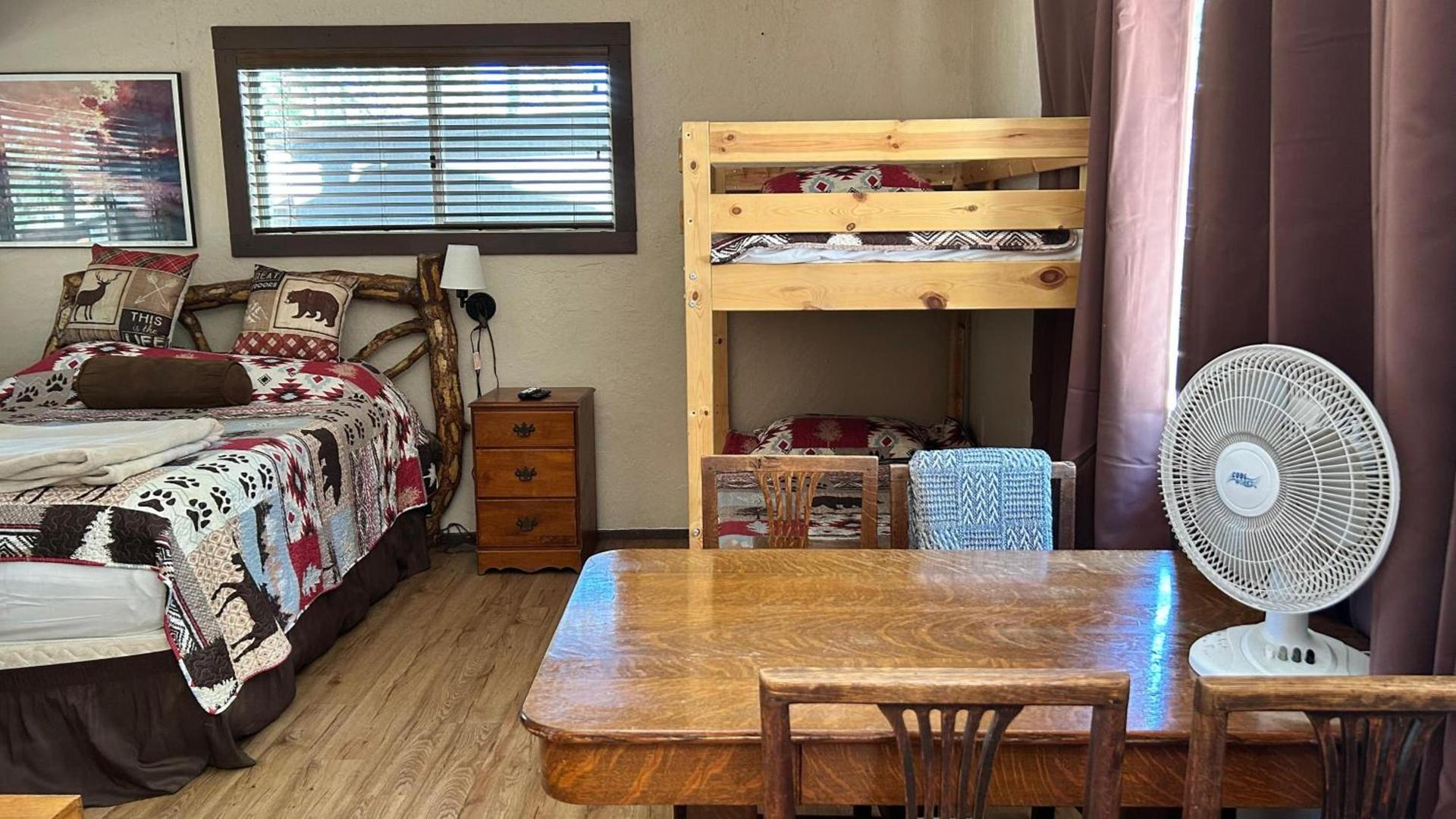 Fox n Bear Cottages Big Bear photo 49