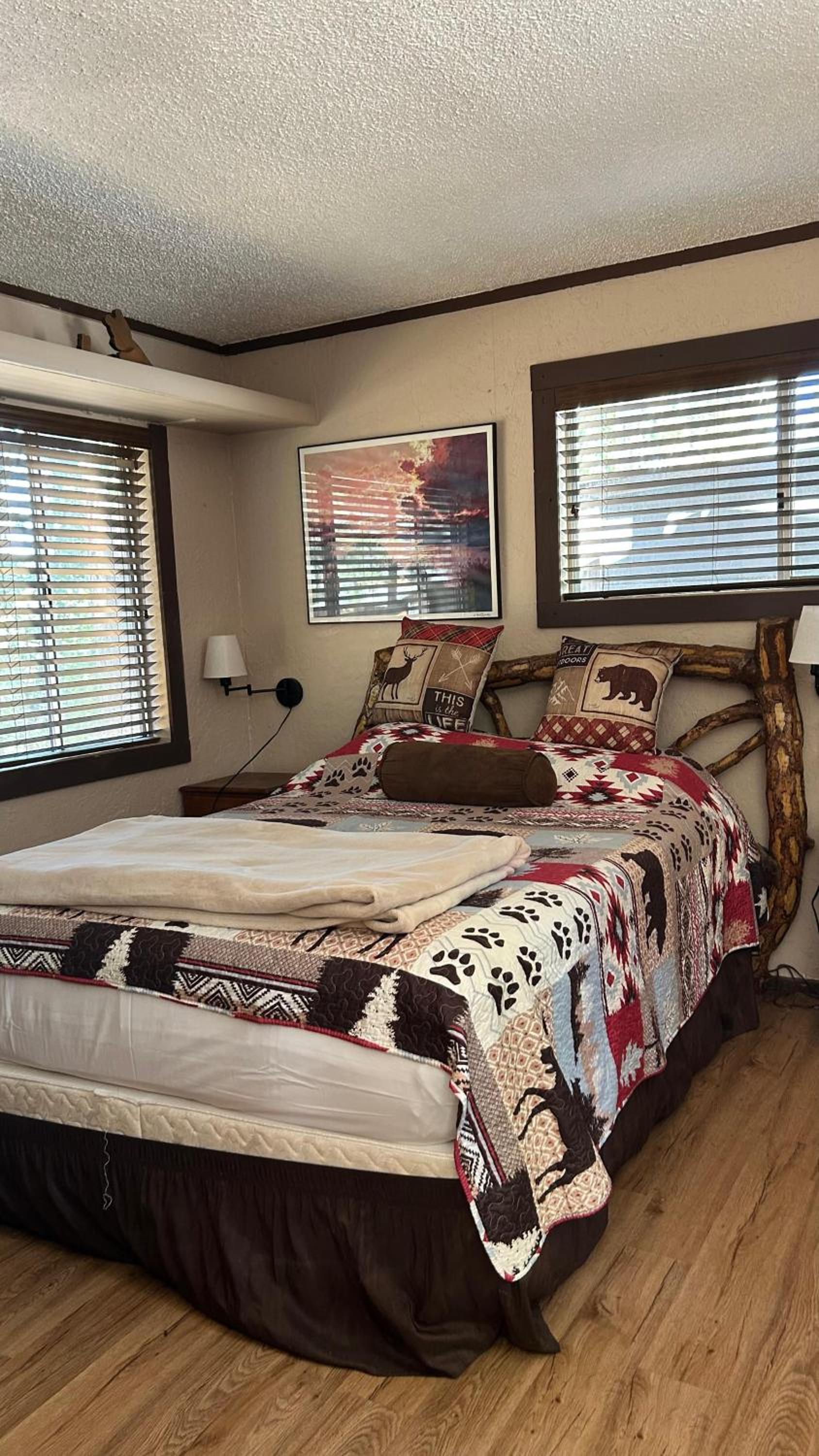 Fox n Bear Cottages Big Bear photo 52