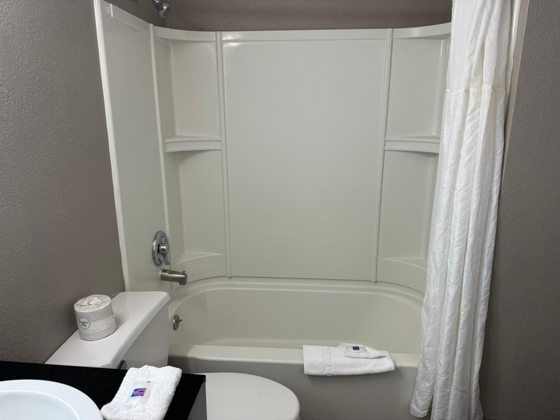 Motel 6 Hollywood photo 15