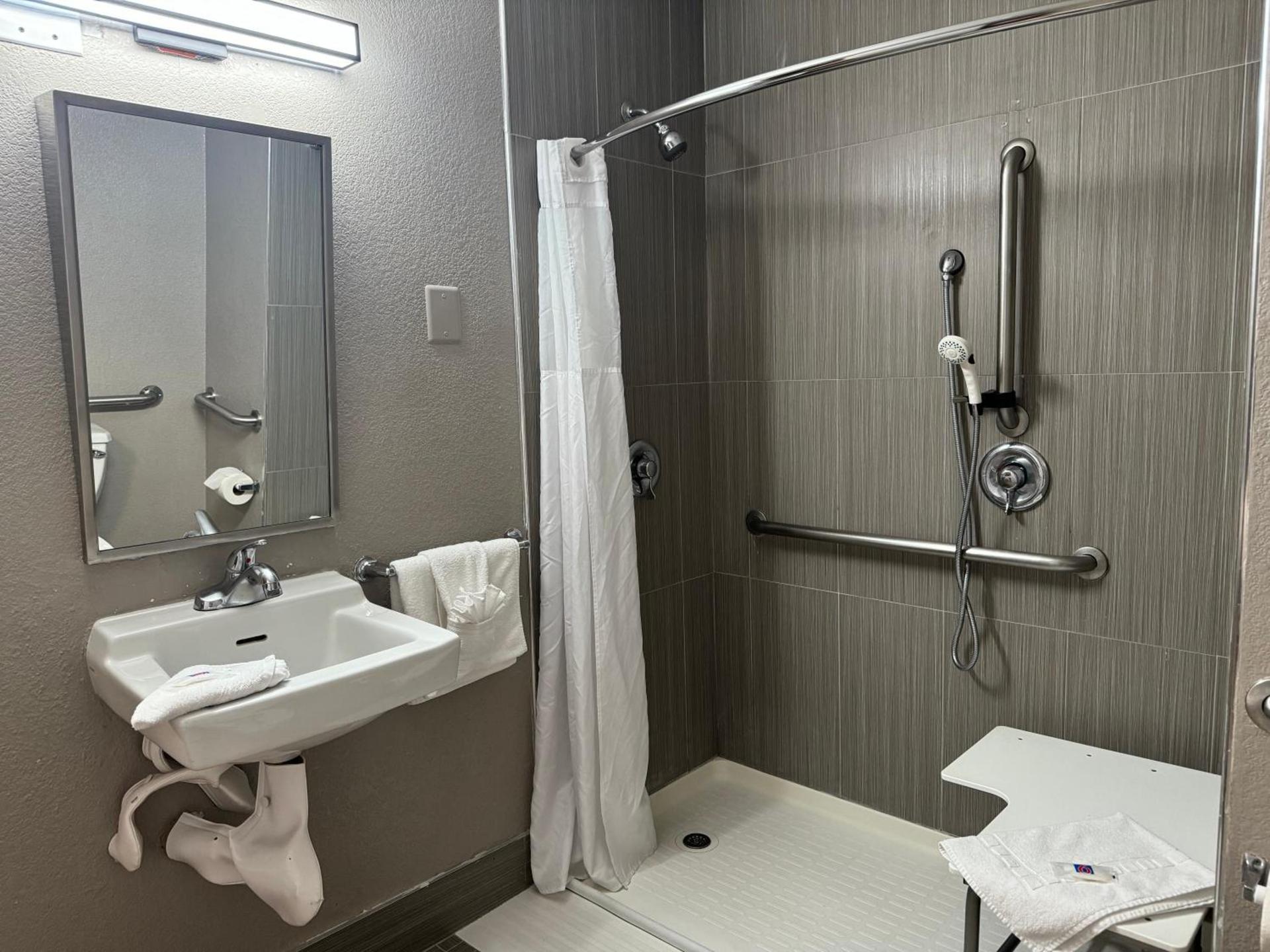 Motel 6 Hollywood photo 37