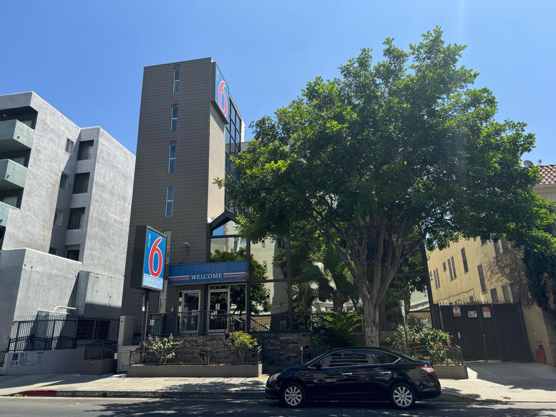 Motel 6 Hollywood photo 1
