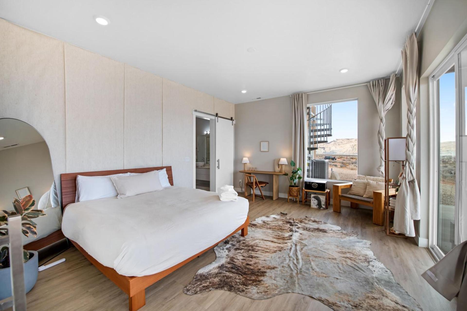 Canyon Oasis suite with Grand Mesa view photo 35