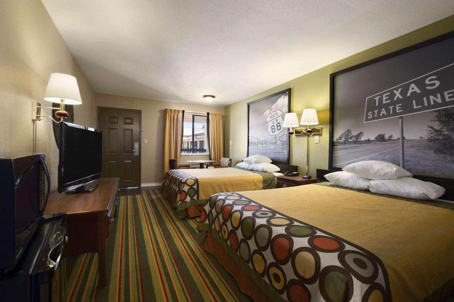 Super 8 by Wyndham Childress photo 9