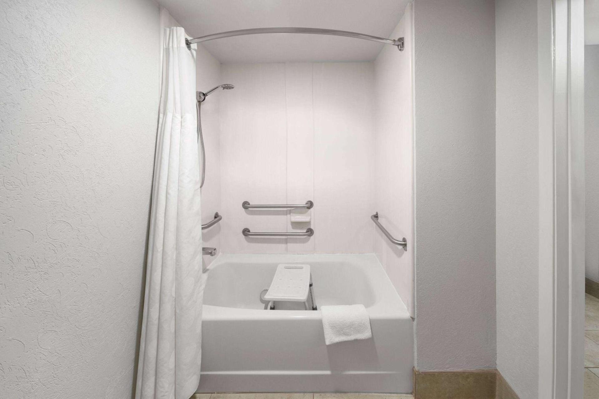 Ramada Limited San Angelo photo 2