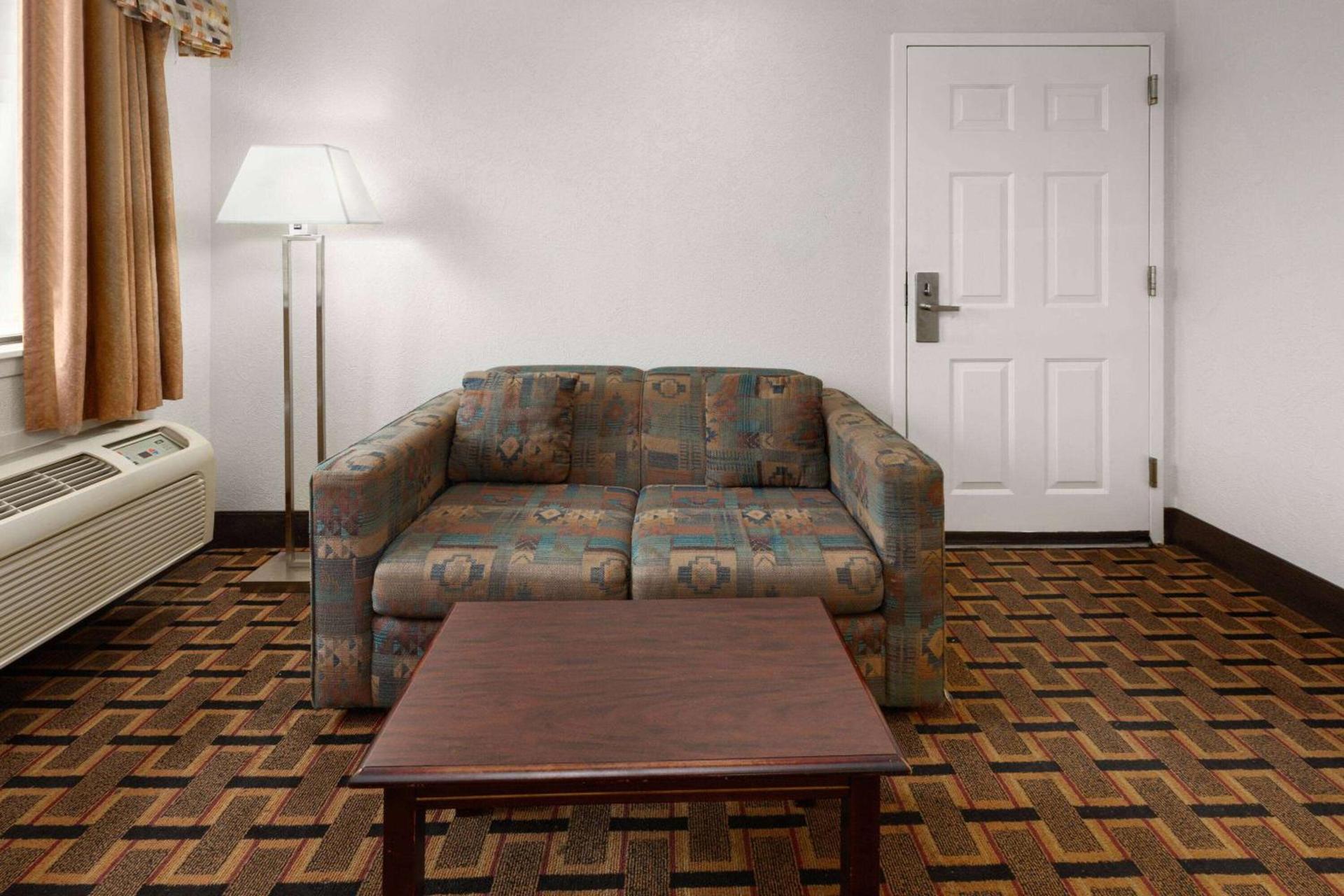 Ramada Limited San Angelo photo 40
