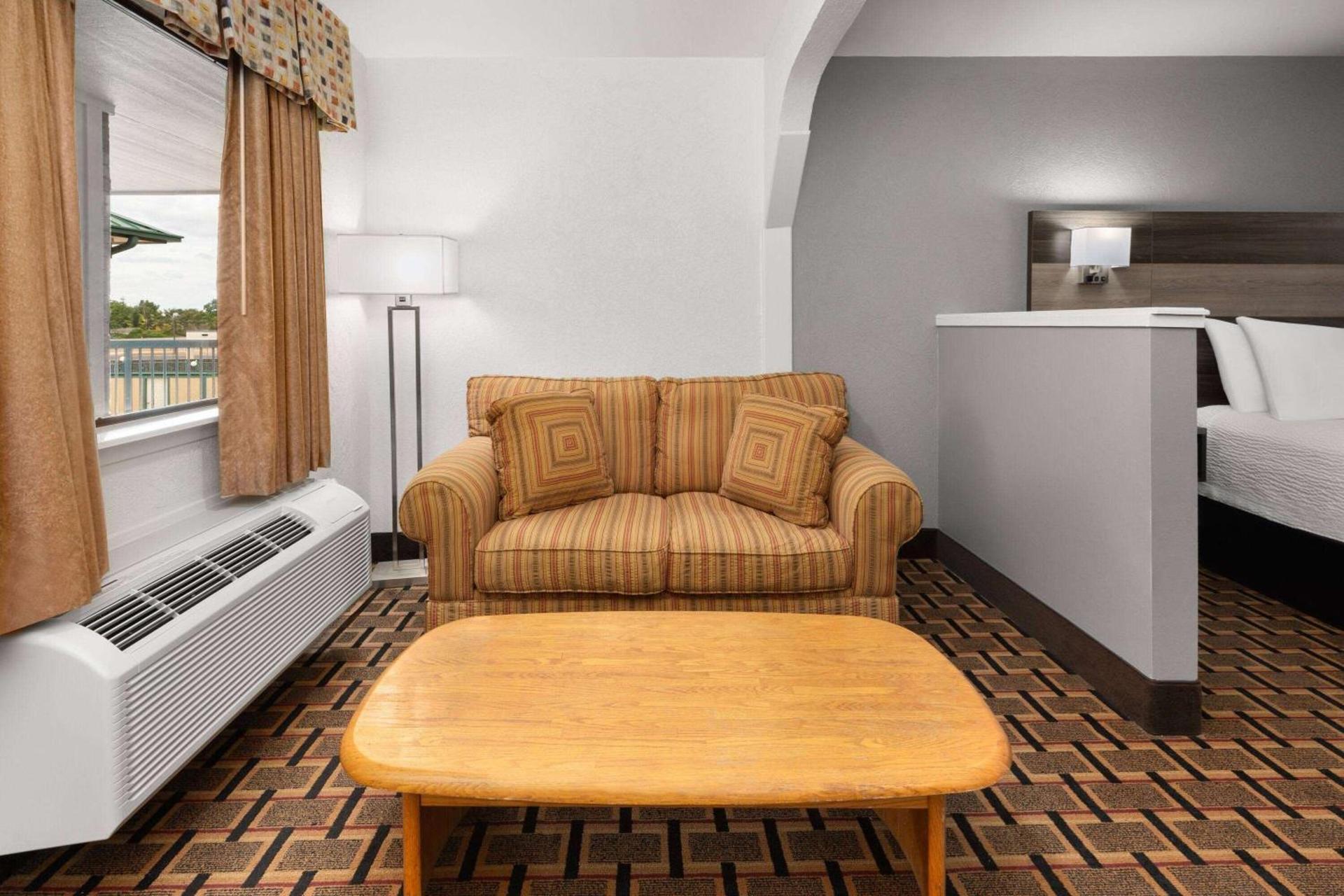 Ramada Limited San Angelo photo 42