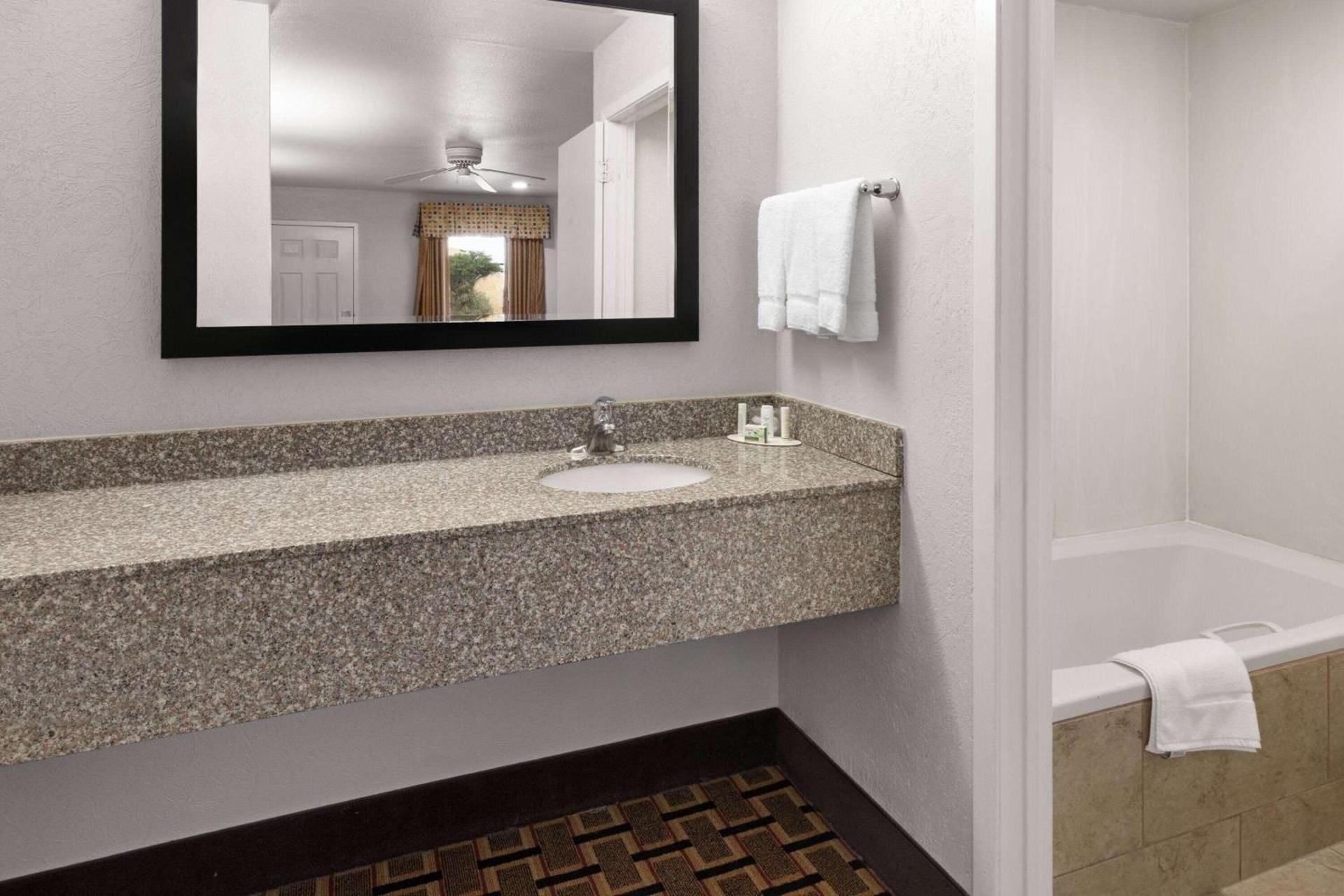 Ramada Limited San Angelo photo 43
