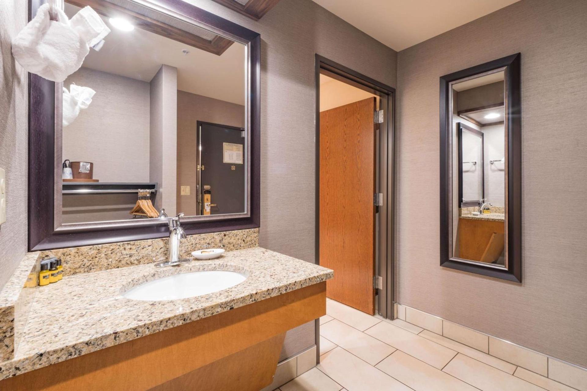 Best Western Plus GranTree Inn photo 32
