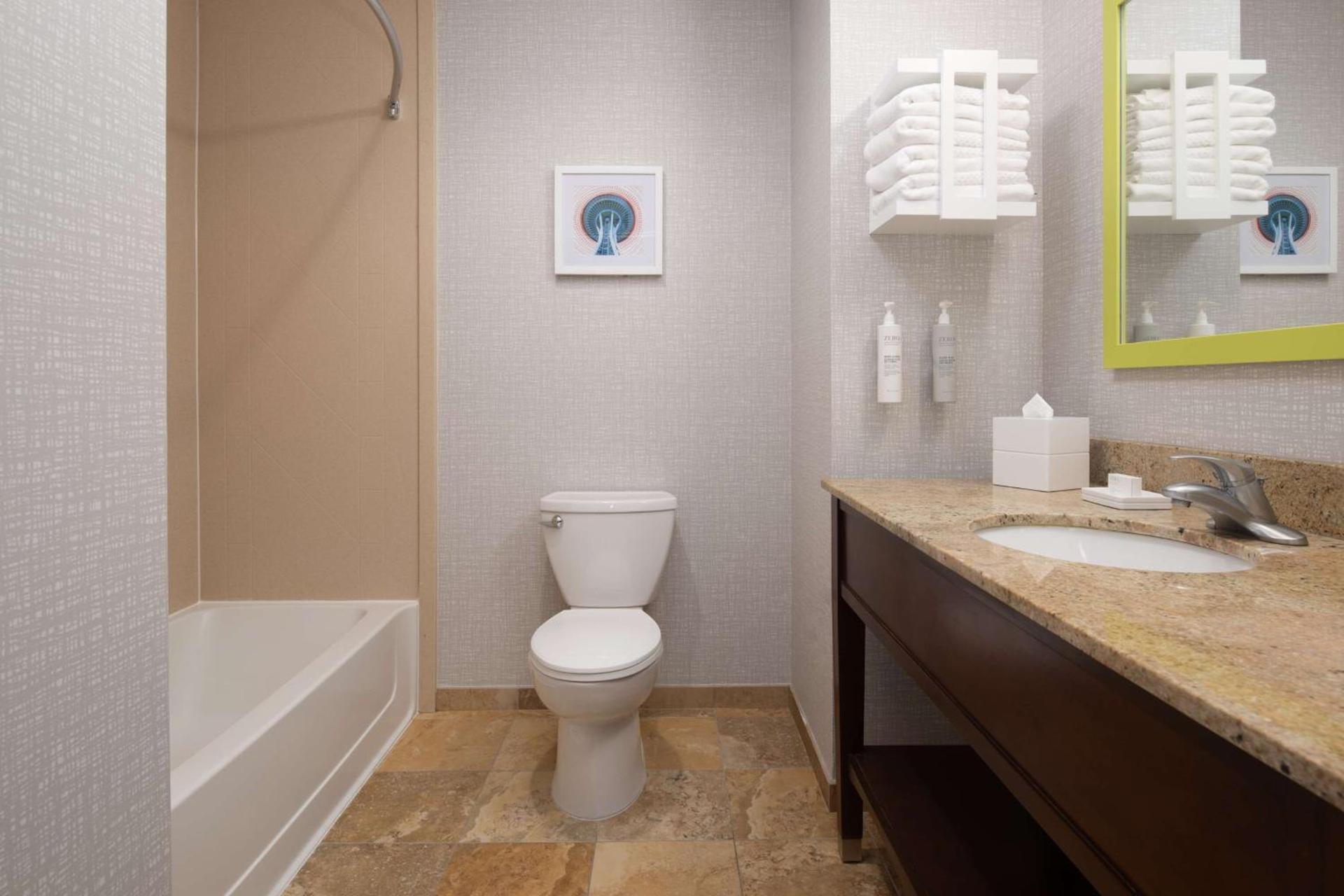 Hampton Inn and Suites Seattle - Airport / 28th Avenue photo 5