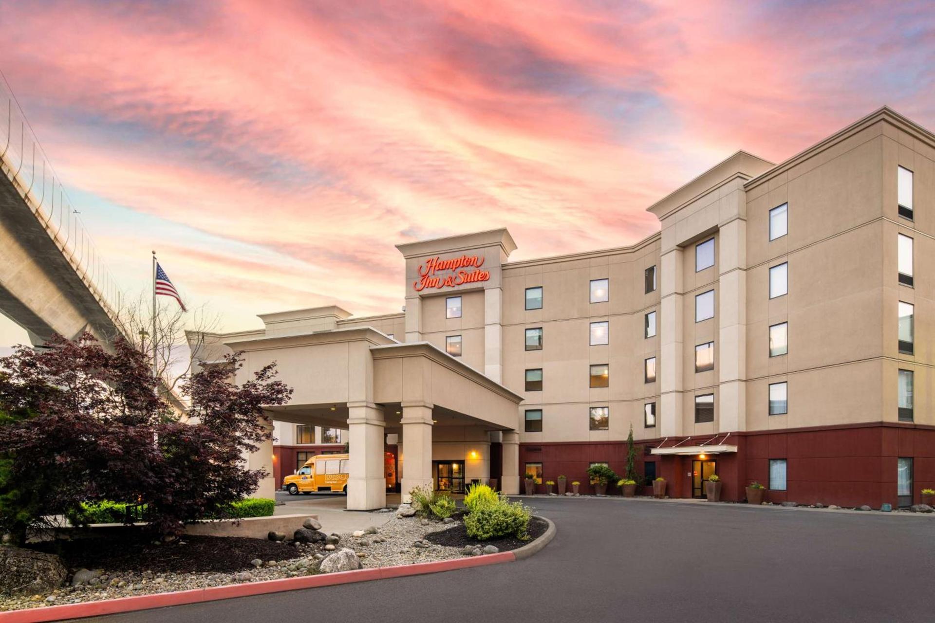 Hampton Inn and Suites Seattle - Airport / 28th Avenue photo 1