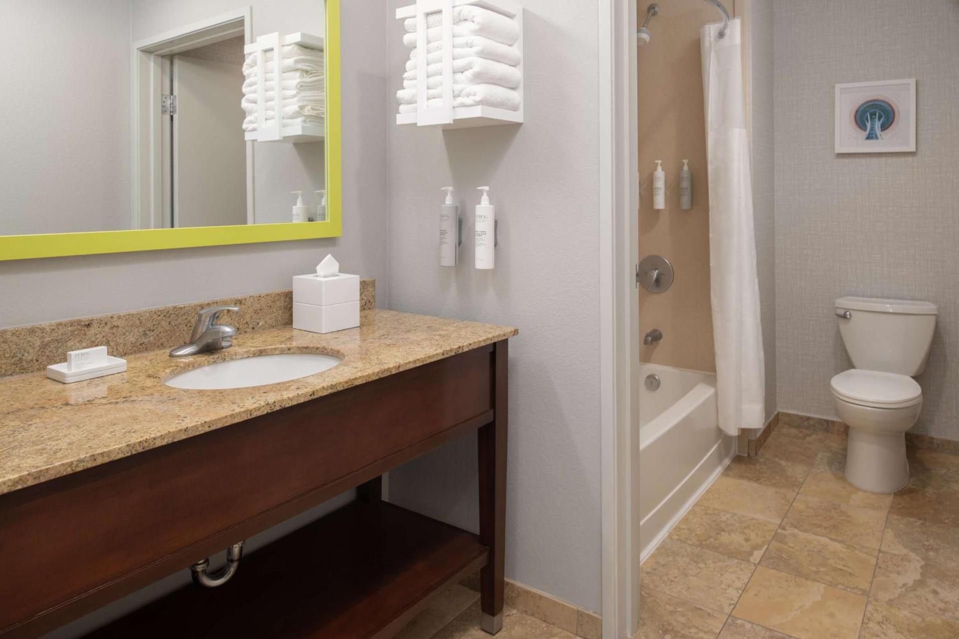 Hampton Inn and Suites Seattle - Airport / 28th Avenue photo 15