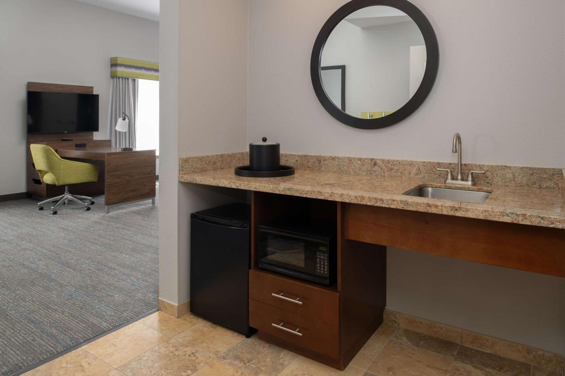 Hampton Inn and Suites Seattle - Airport / 28th Avenue photo 11