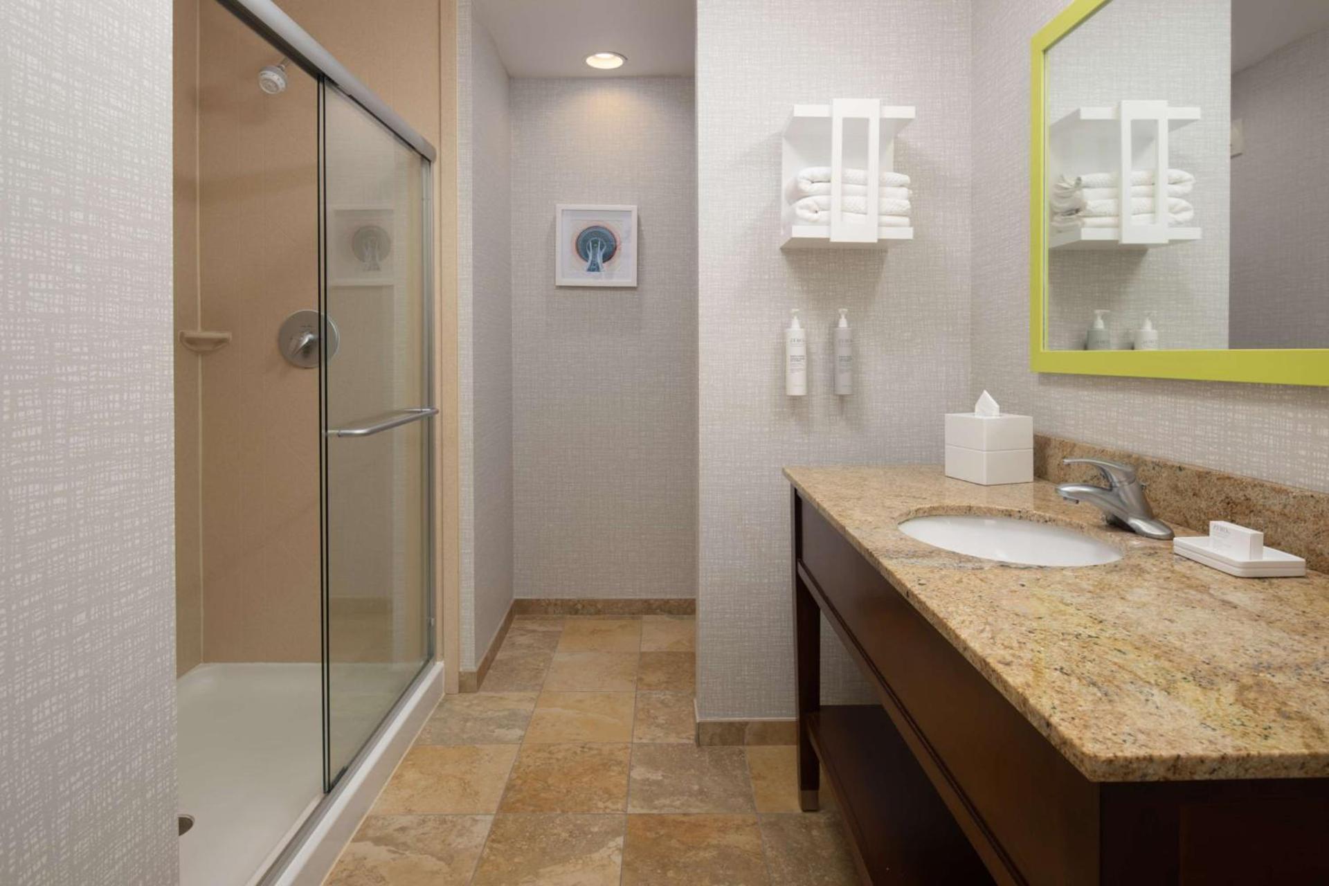 Hampton Inn and Suites Seattle - Airport / 28th Avenue photo 13