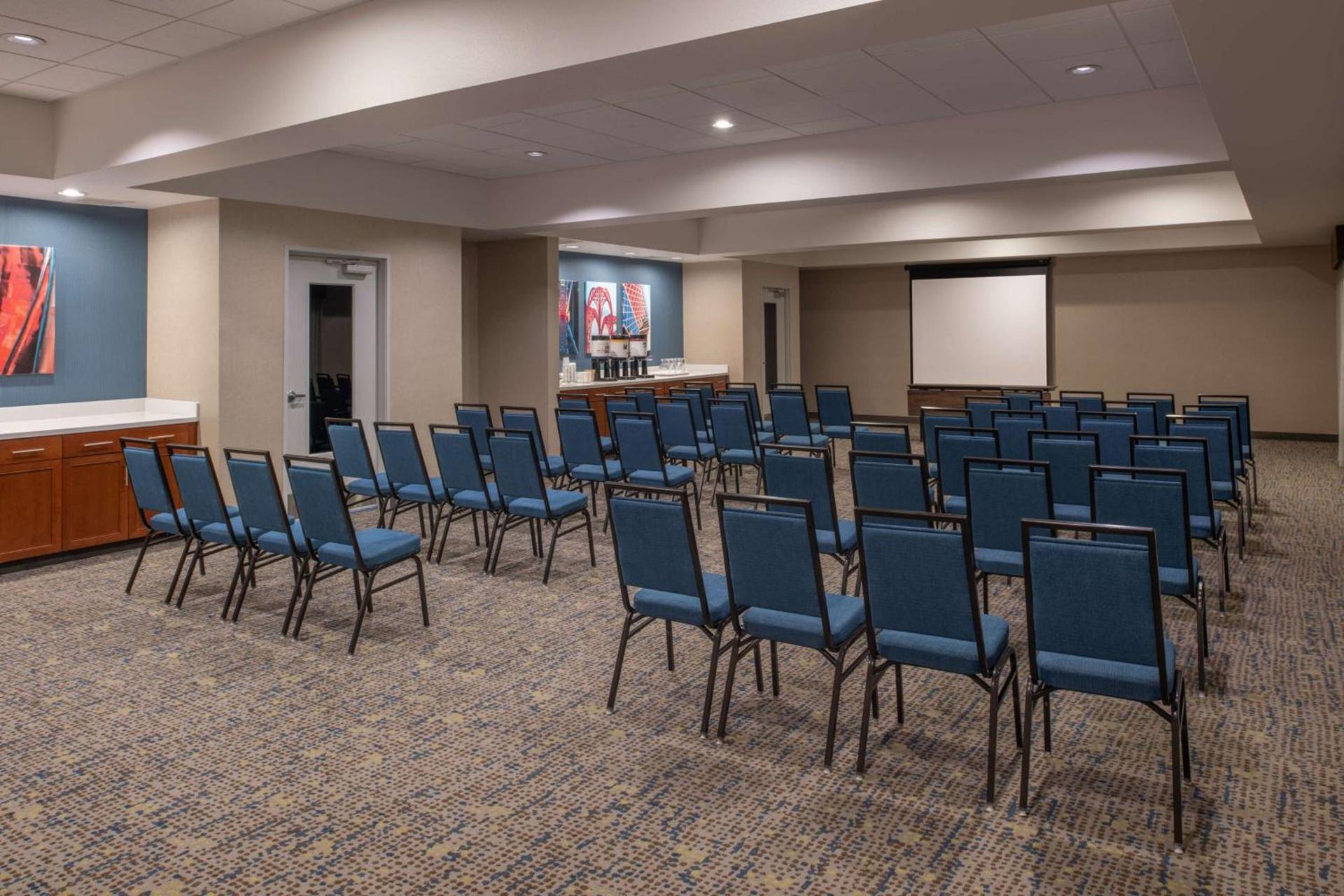 Hampton Inn and Suites Seattle - Airport / 28th Avenue photo 24