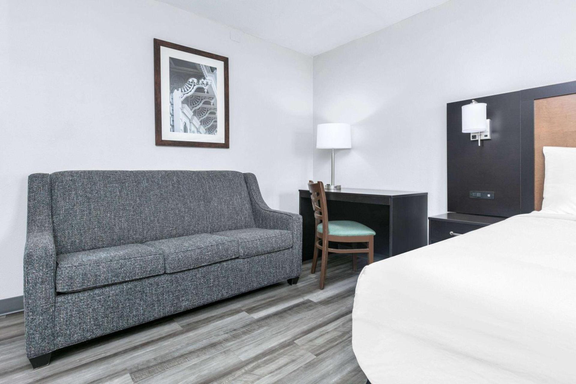 Baymont by Wyndham Austin University Area photo 7