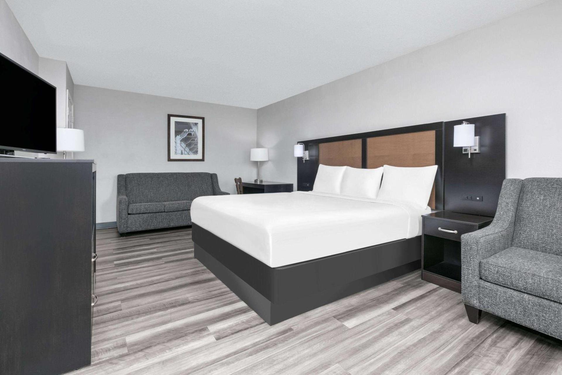 Baymont by Wyndham Austin University Area photo 5