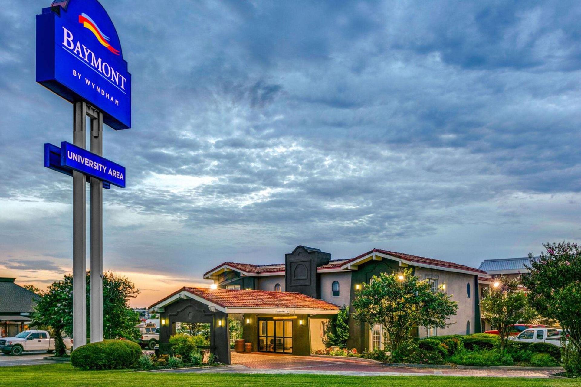 Baymont by Wyndham Austin University Area photo 4