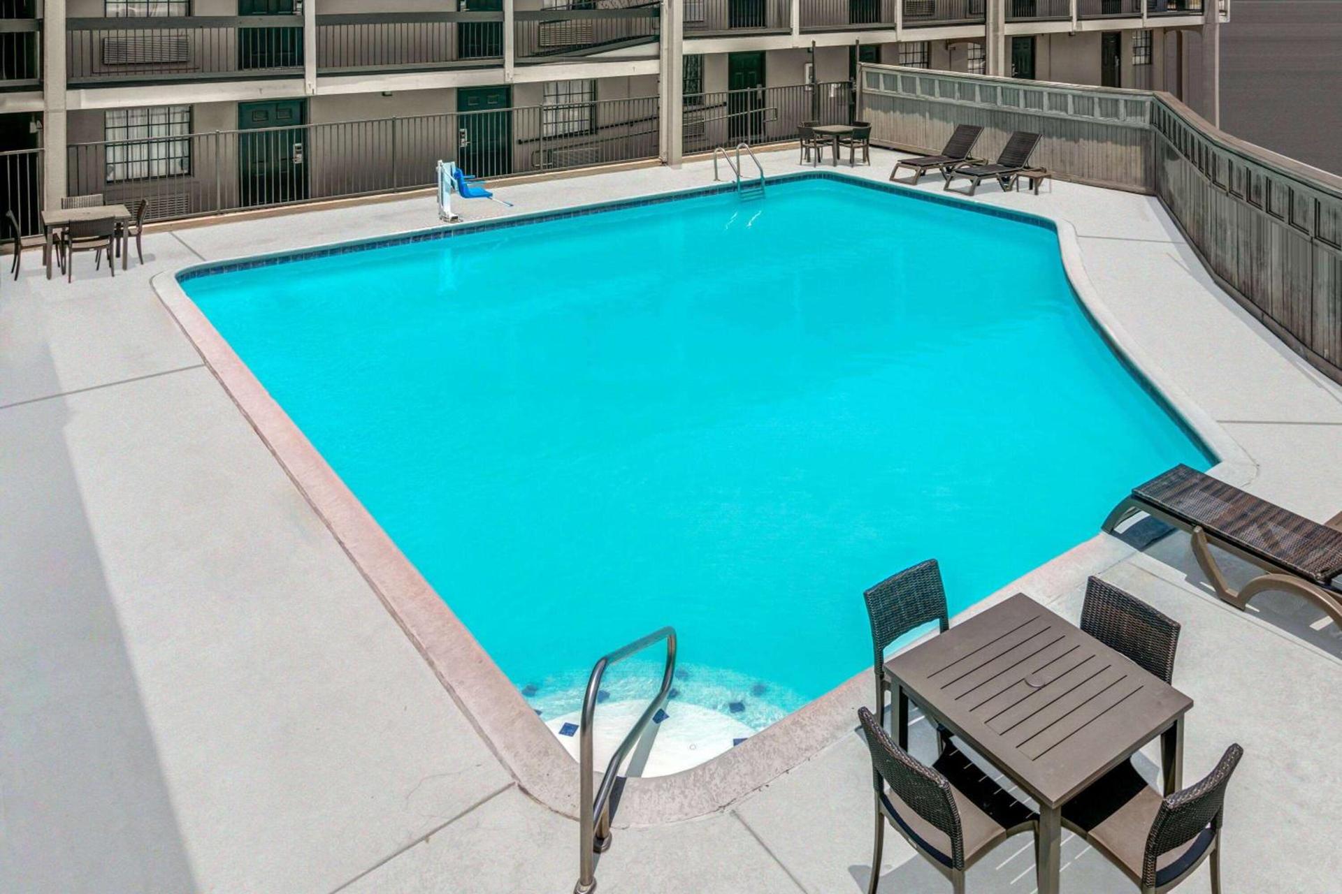 Baymont by Wyndham Austin University Area photo 11