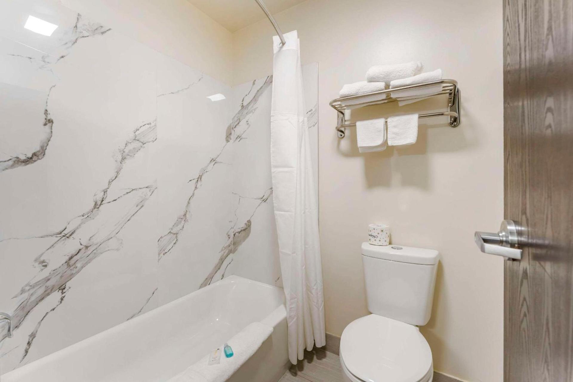 Suburban Studios LaVale - Cumberland photo 11