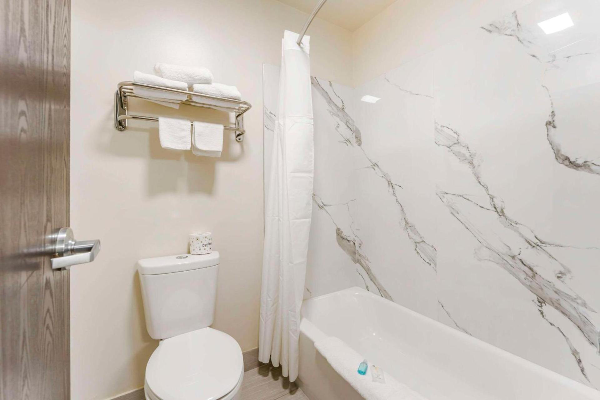 Suburban Studios LaVale - Cumberland photo 19