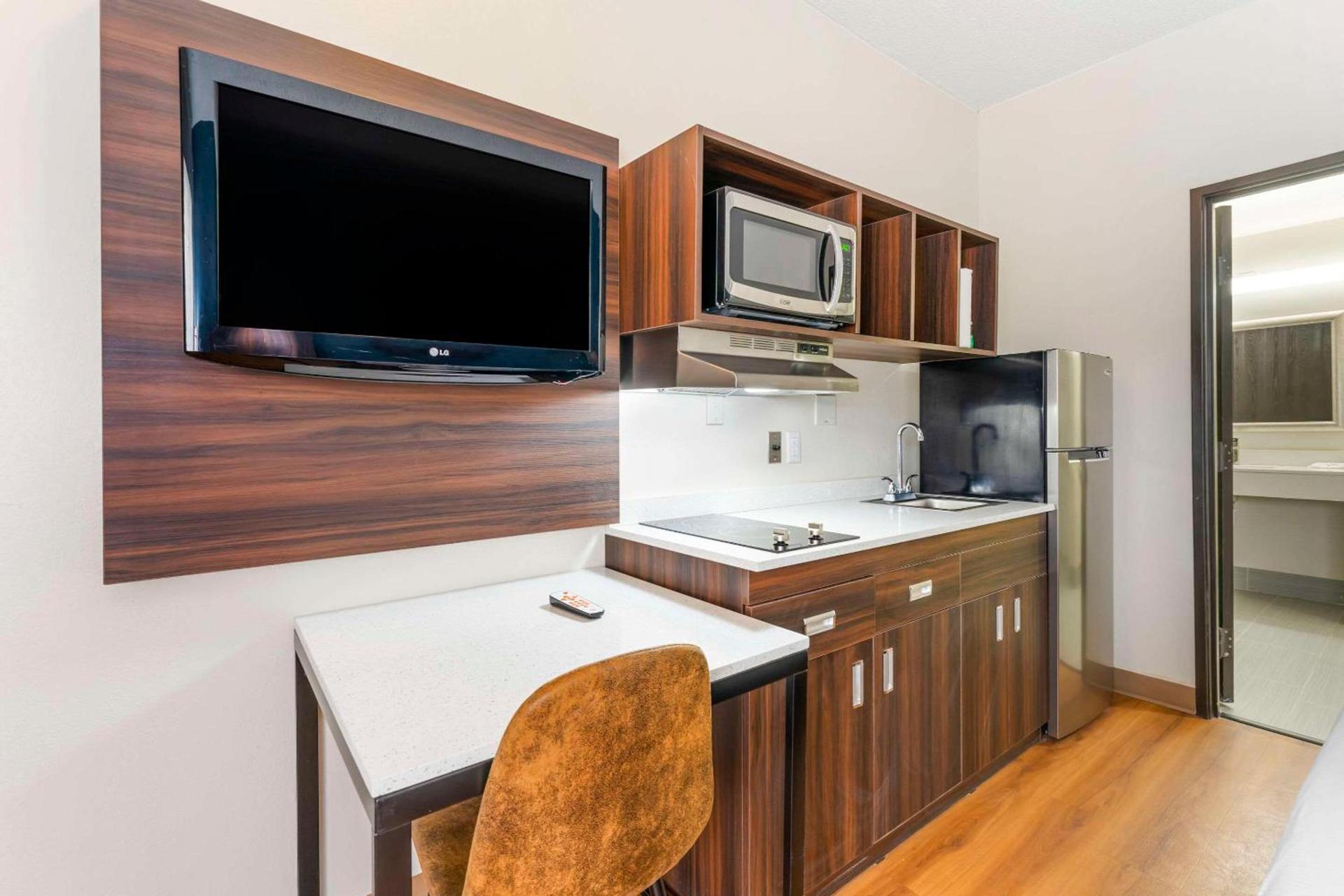 Suburban Studios LaVale - Cumberland photo 23