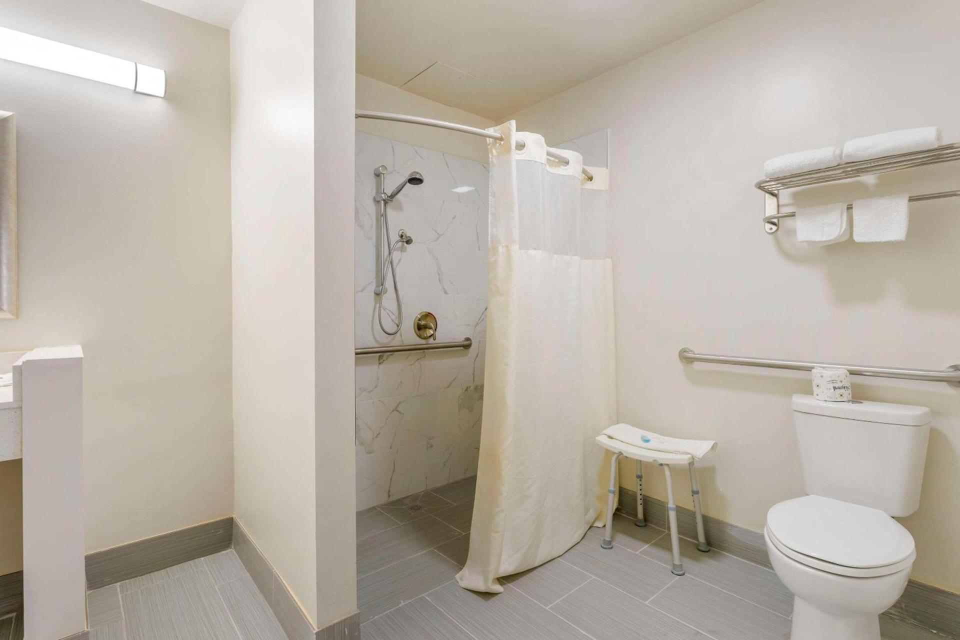 Suburban Studios LaVale - Cumberland photo 25