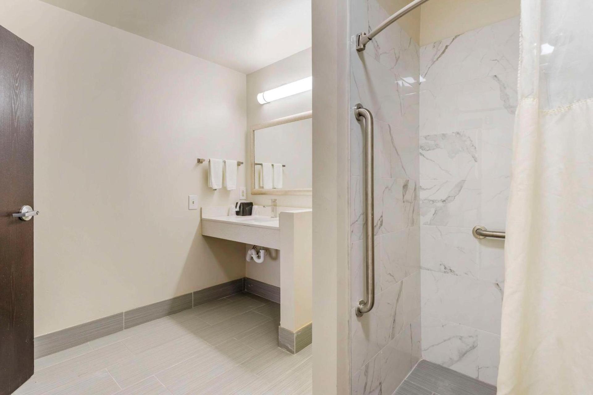 Suburban Studios LaVale - Cumberland photo 26