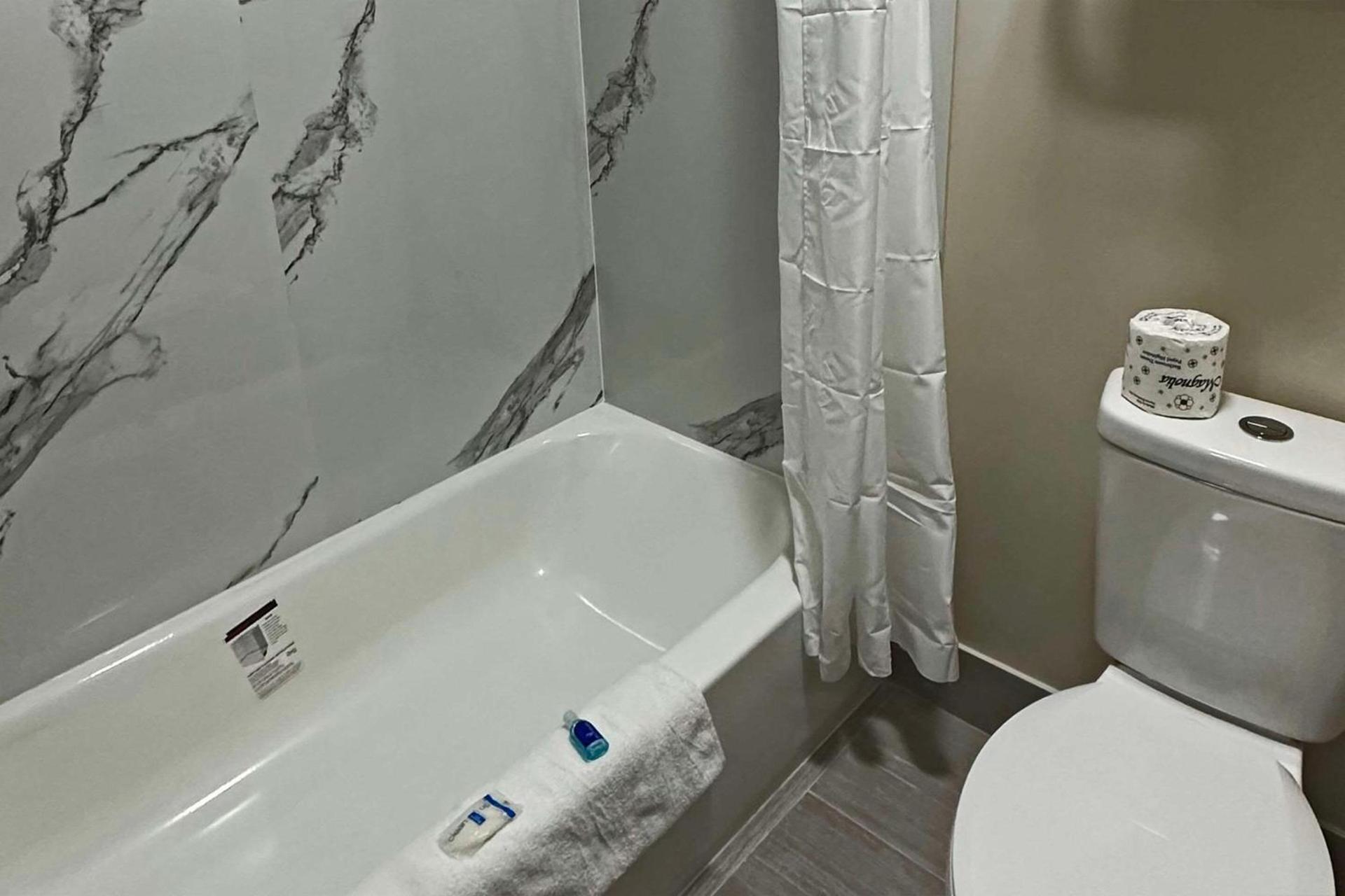Suburban Studios LaVale - Cumberland photo 27