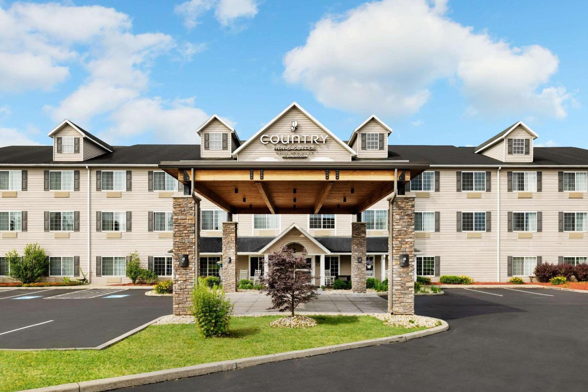 Country Inn & Suites by Radisson, Big Flats (Elmira), NY — hotel in Horseheads