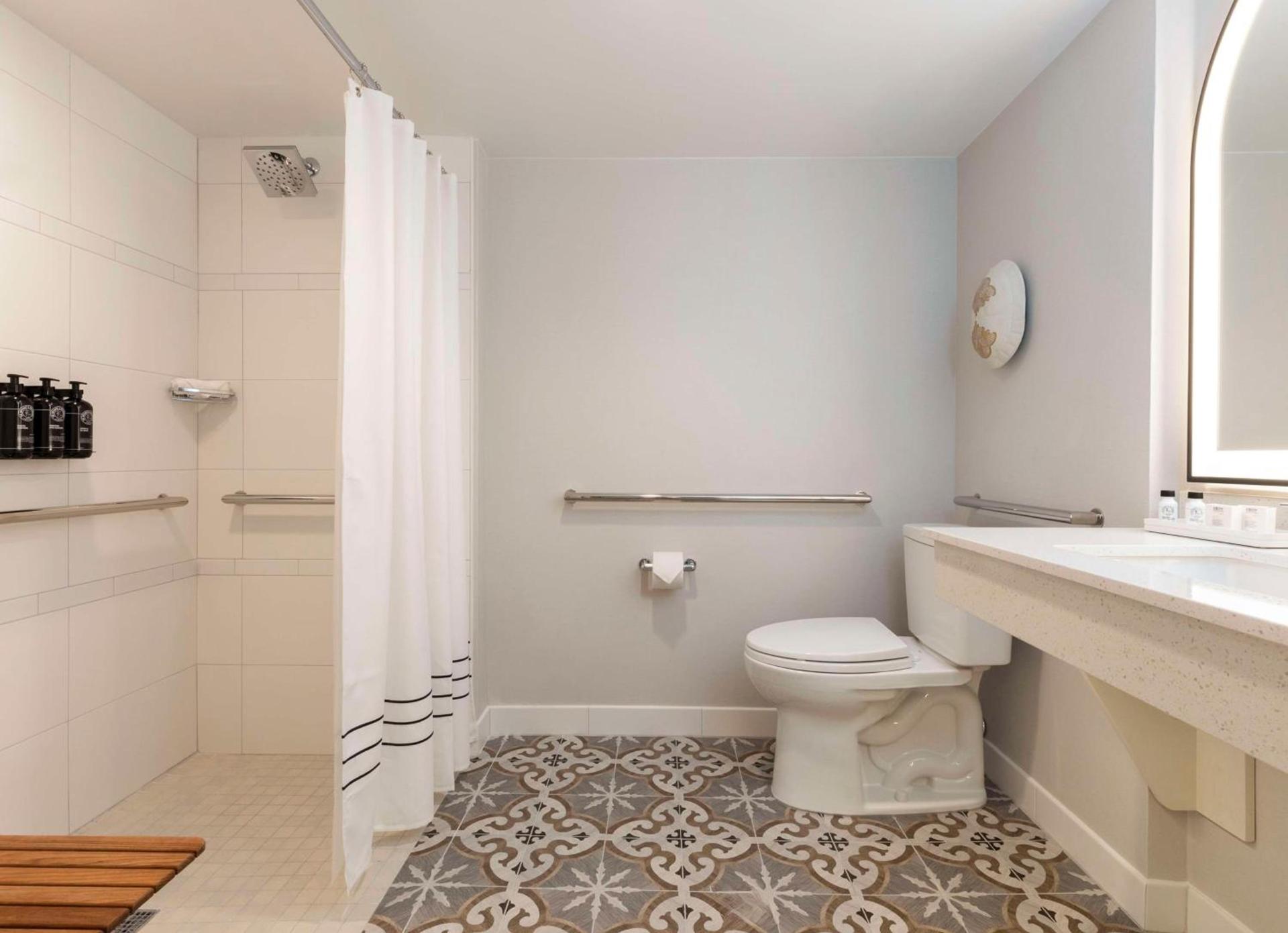 The Singer Oceanfront Resort, Curio Collection by Hilton photo 33