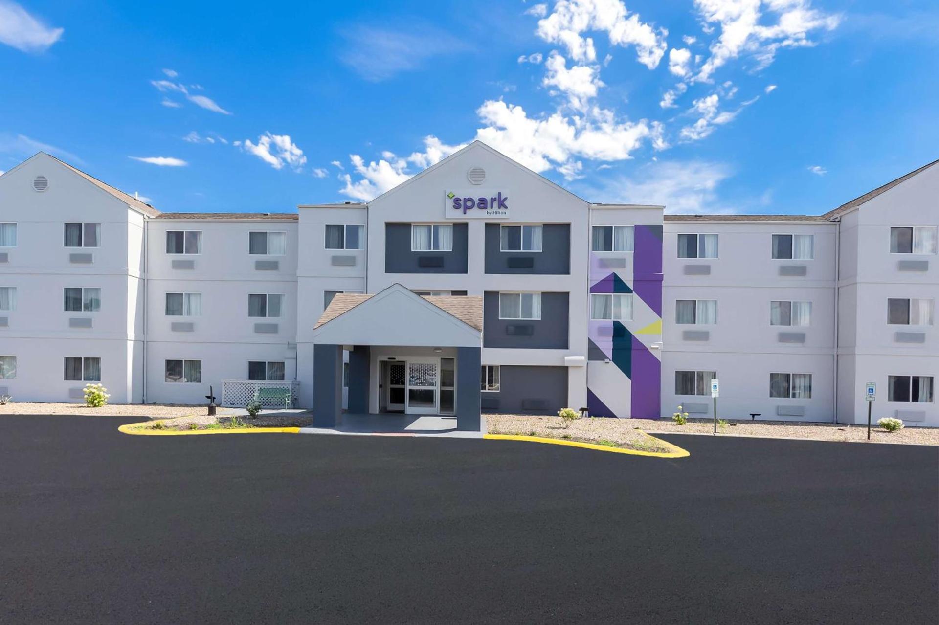Spark by Hilton Springfield Southwest photo 1