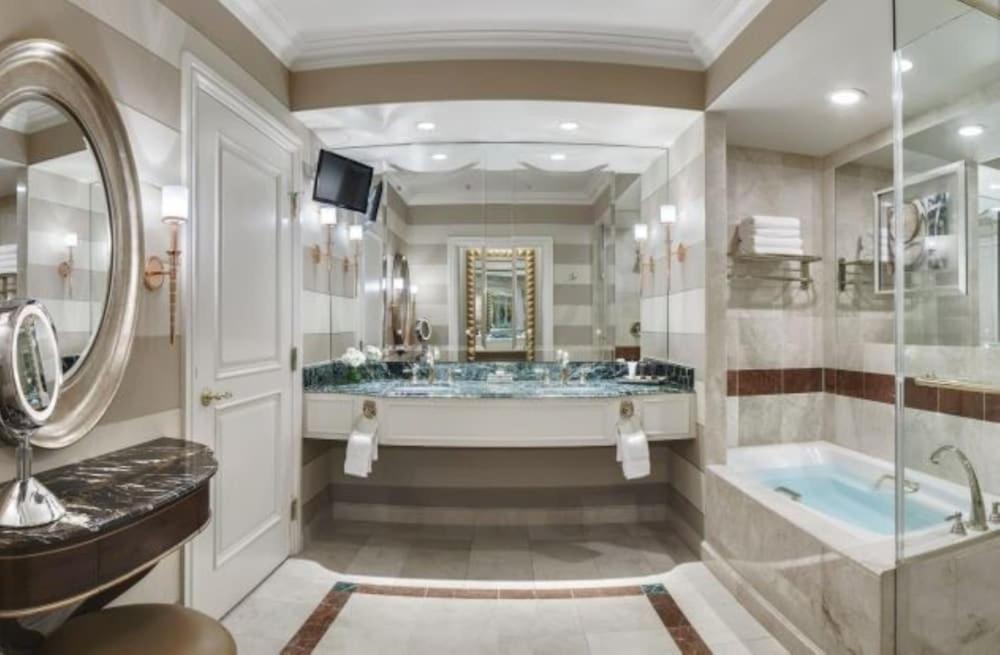 The Venetian Resort Las Vegas By Suiteness photo 23
