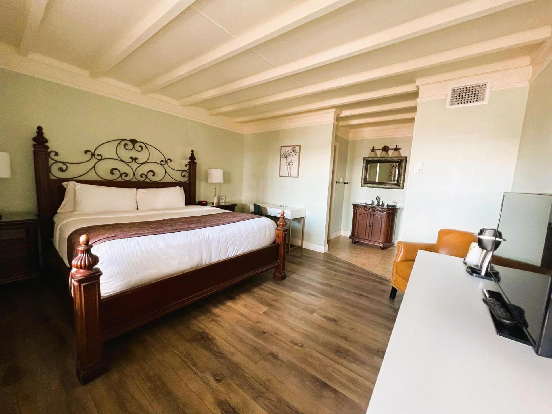 Bayfront Inn photo 24