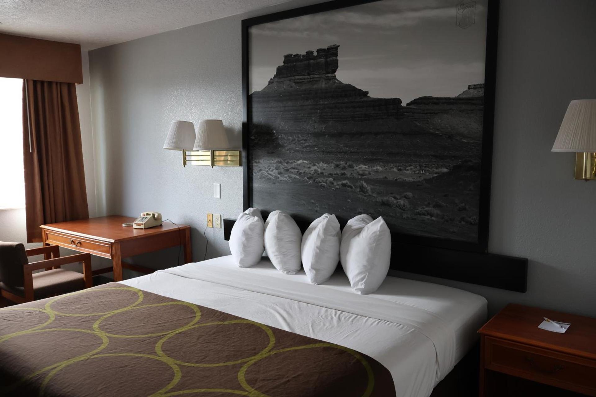 Super 8 by Wyndham Price photo 21