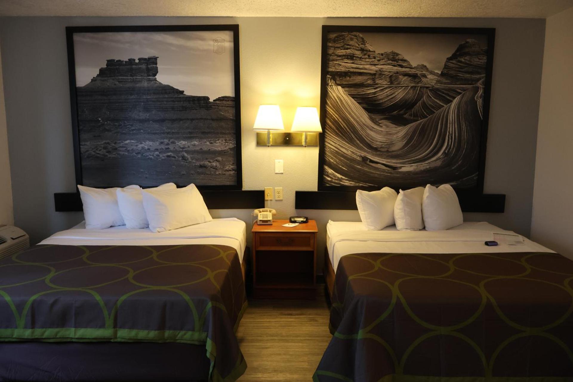 Super 8 by Wyndham Price photo 16