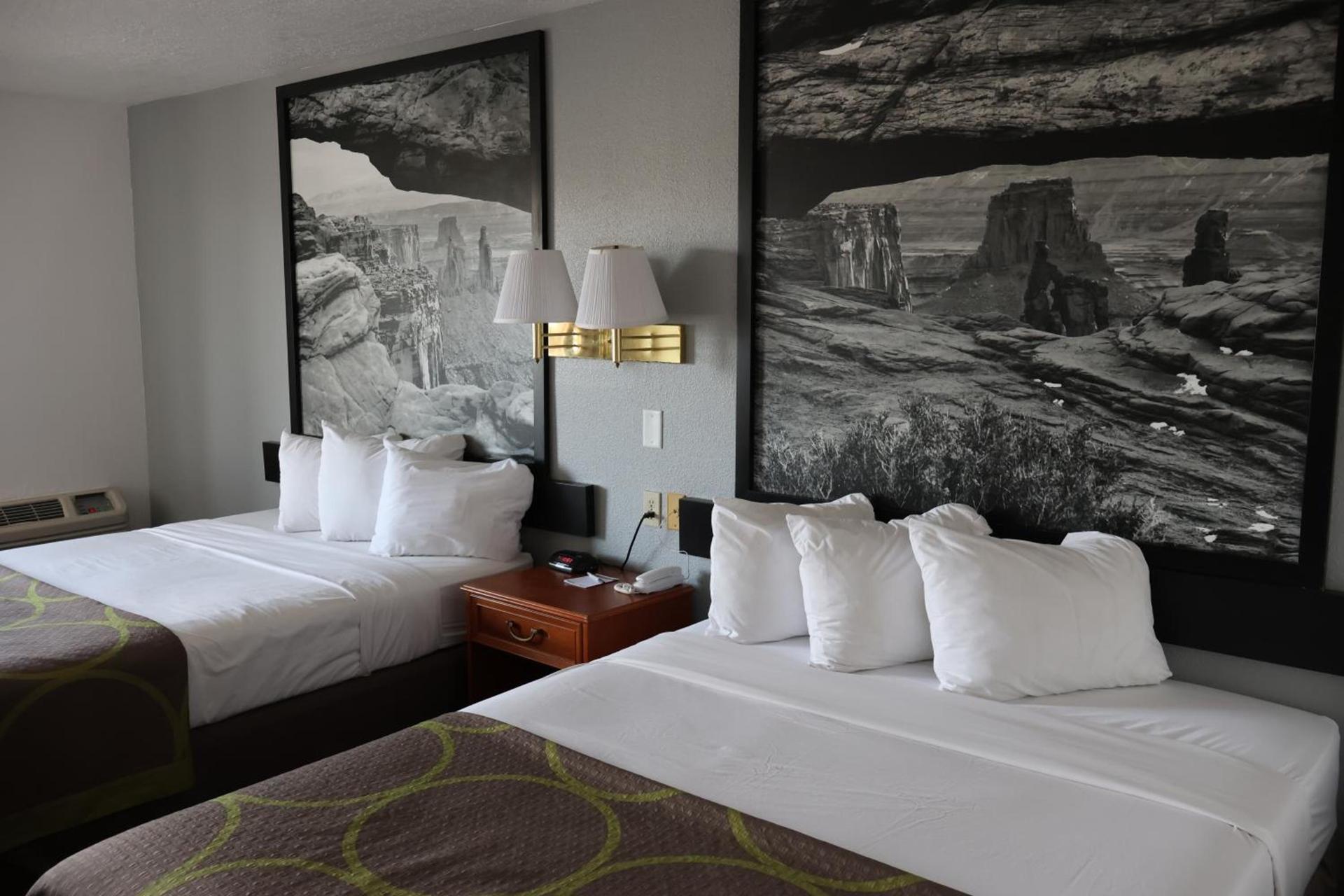 Super 8 by Wyndham Price photo 23