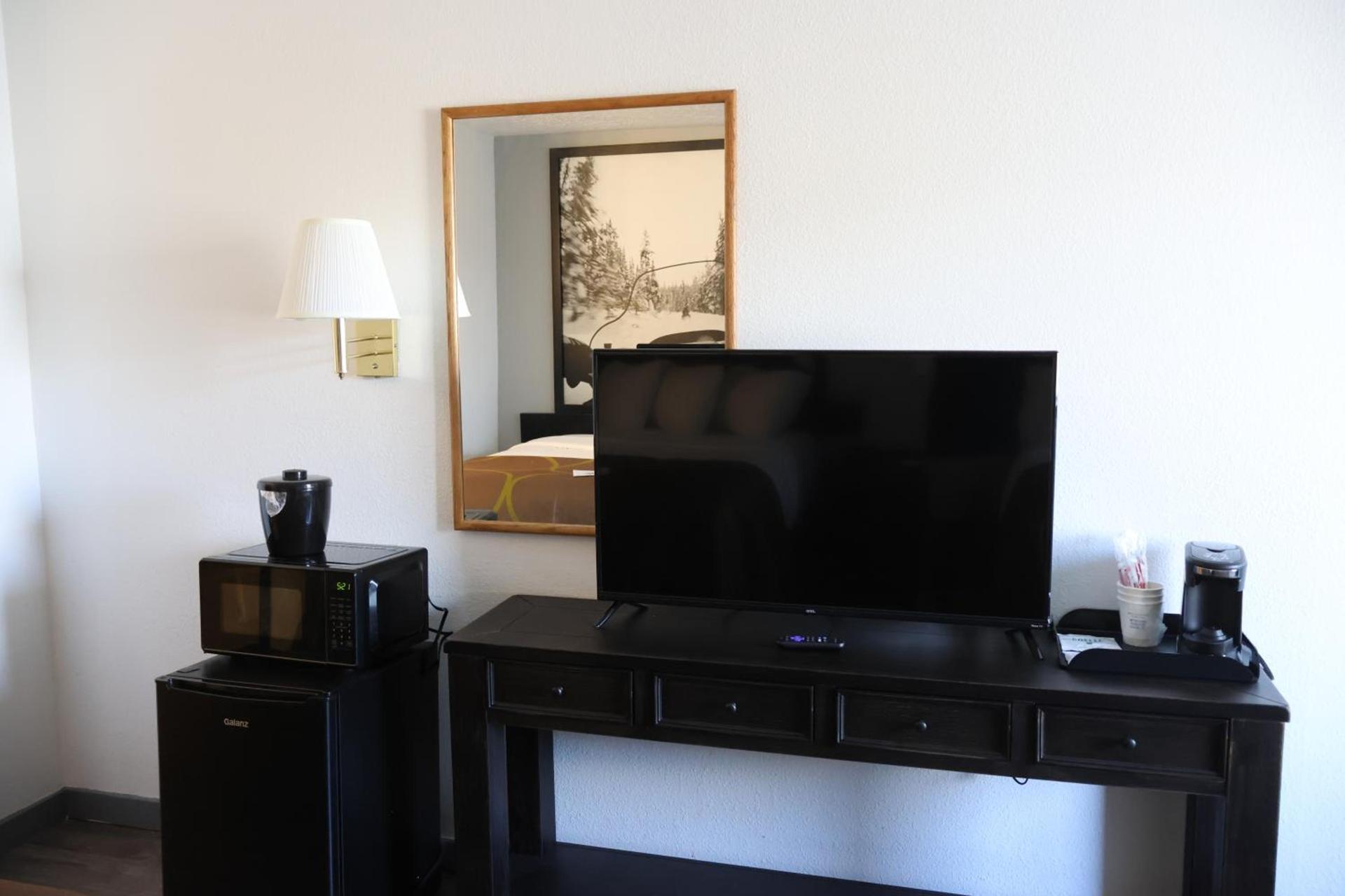Super 8 by Wyndham Price photo 24