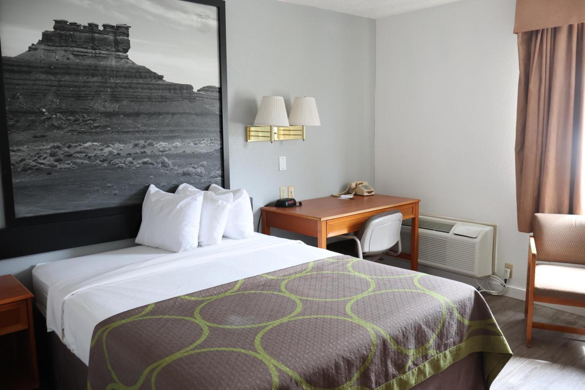 Super 8 by Wyndham Price photo 27