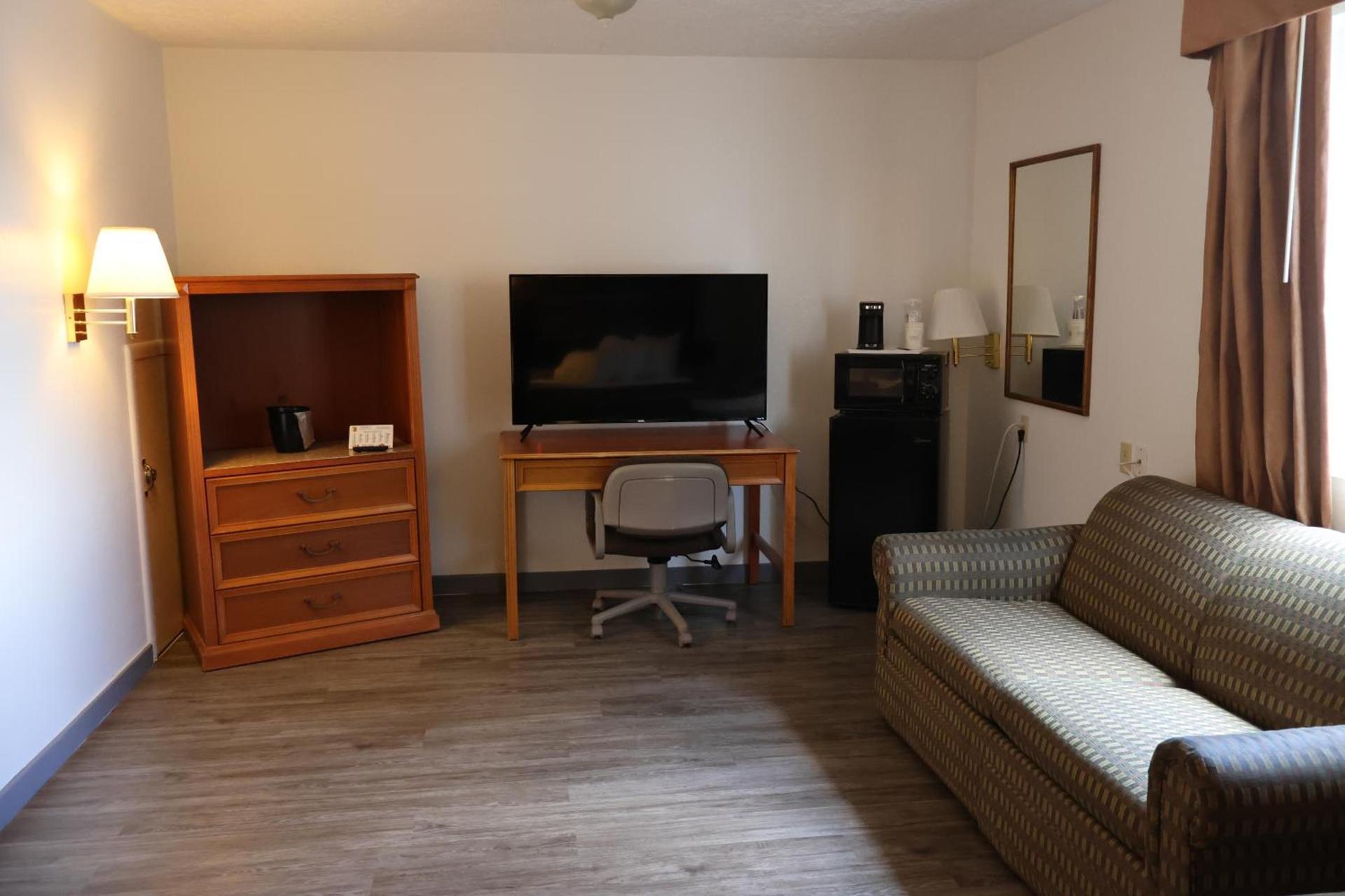 Super 8 by Wyndham Price photo 30